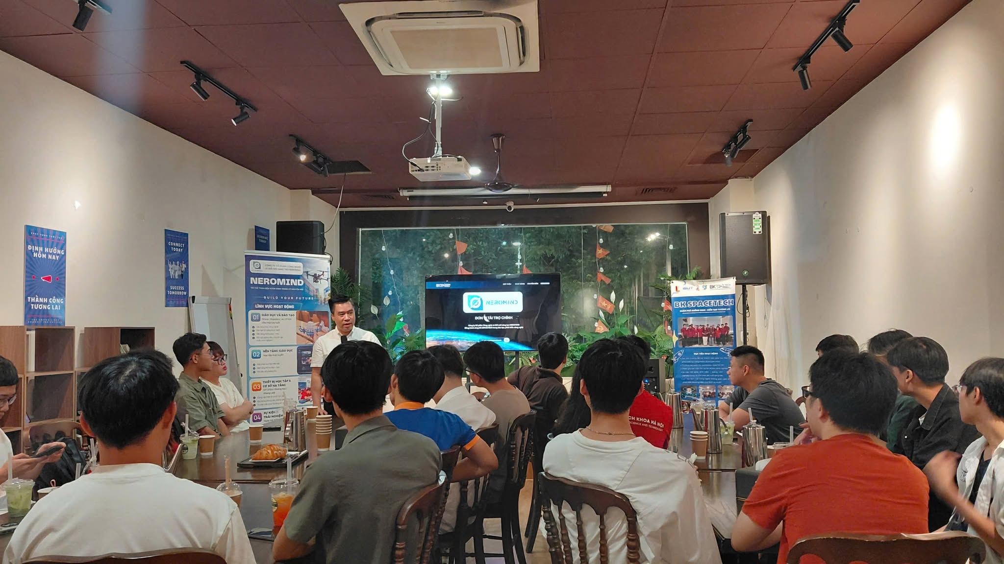 Chủ tịch HĐQT NEROMIND chia sẻ cùng các bạn ứng viên