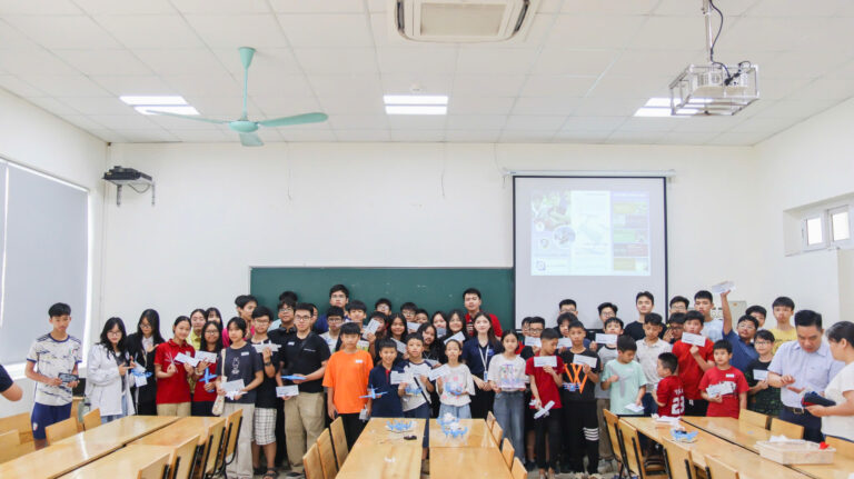 BAY CAO CÙNG STEM